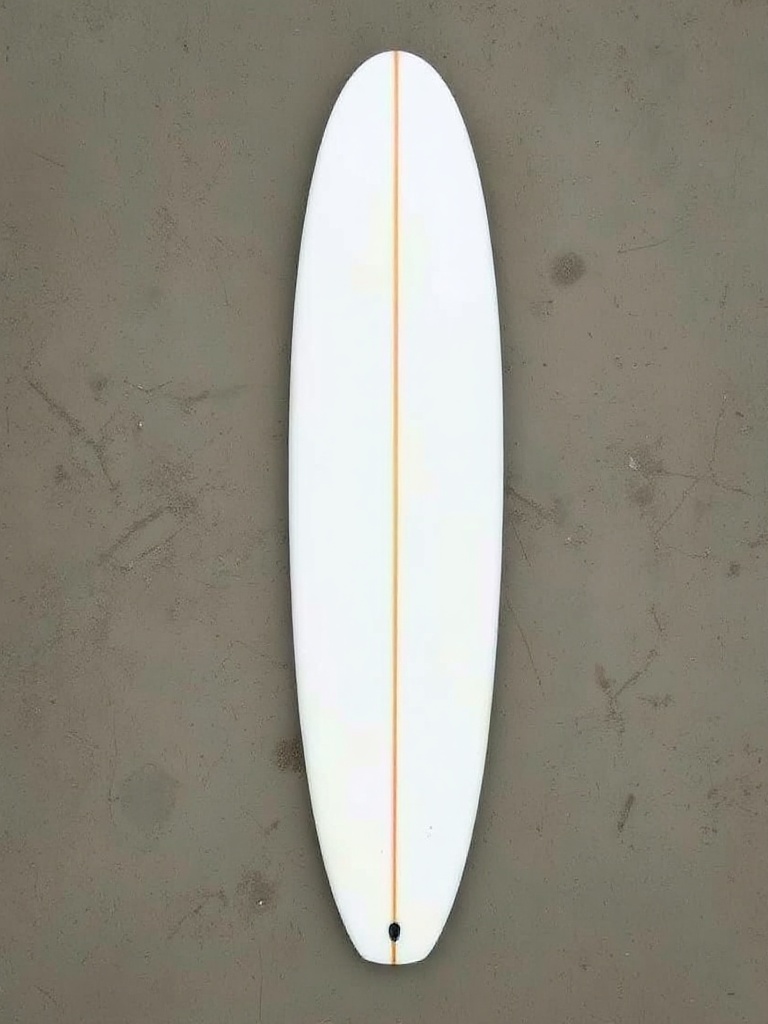 Longboard van bovenaf op nat zand: lang en smal met ronde neus en één vin